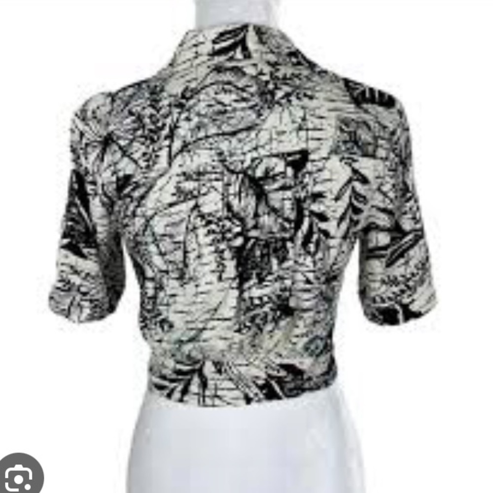 URBAN OUTFITTERS Fawn Printed Tie Front Crop Top in Black Motif - Picture 12 of 16